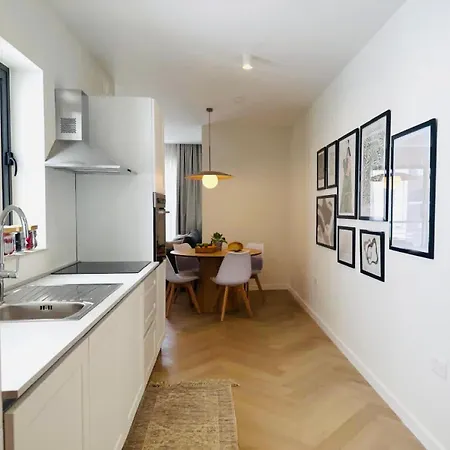 4 Kj One Bedroom